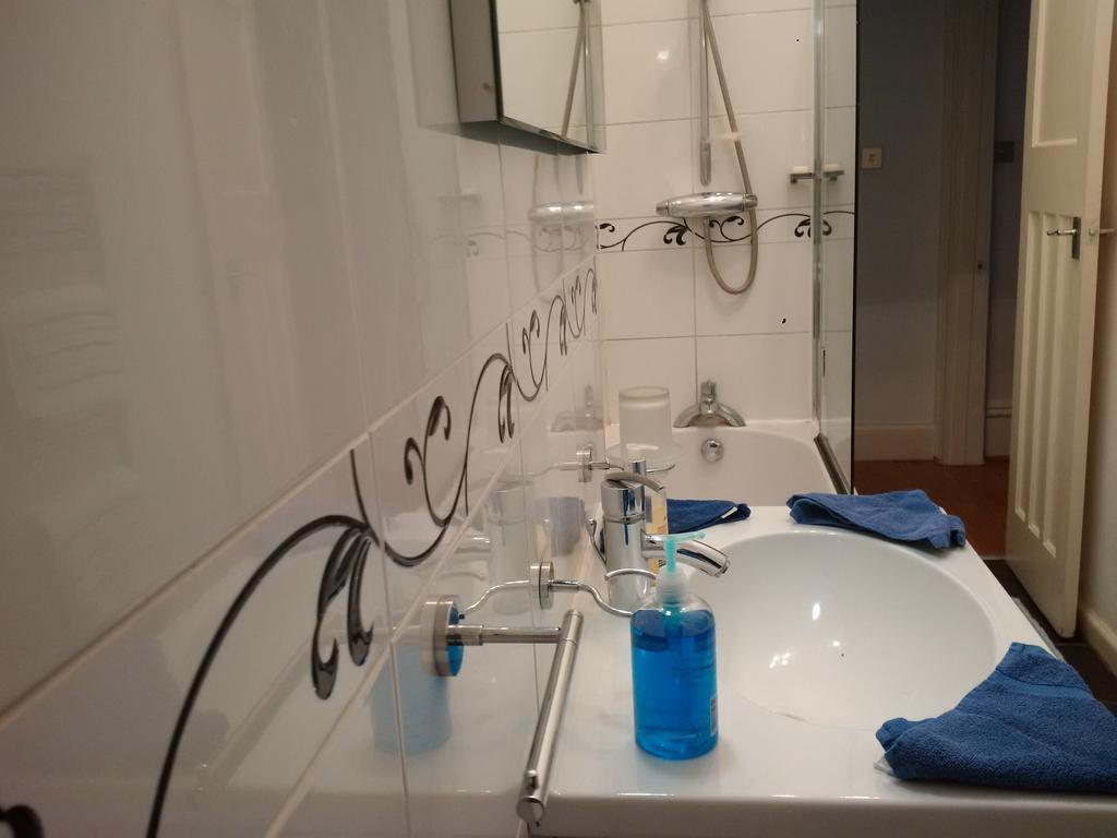 런던 Luxury Holland Park, Sleeps 2, Free S'Fast Wifi 아파트 외부 사진
